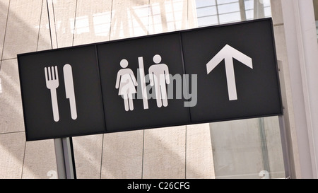 Modo-ricerca di segnaletica nel terminal dell'aeroporto. Foto Stock