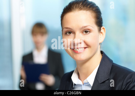 Close-up di giovane imprenditrice sorridente del volto Foto Stock