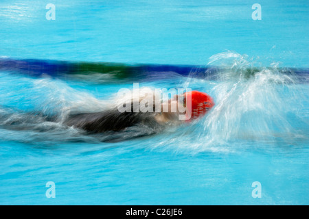 Nuotatore femmina a 2011 Canadian National mondo Prove campionato di nuoto prove-Victoria, British Columbia, Canada. Foto Stock