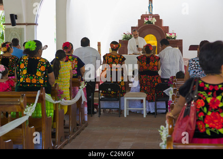 Chiesa cerimonia in Huatulco, Oaxaca, Messico Foto Stock