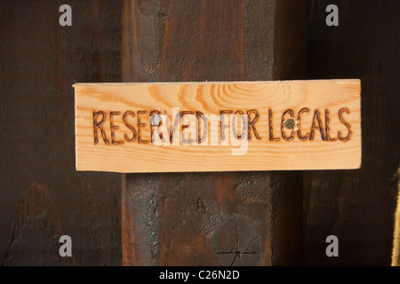 "Spazio riservato per locali' firmare su banco in pub Wales UK Foto Stock