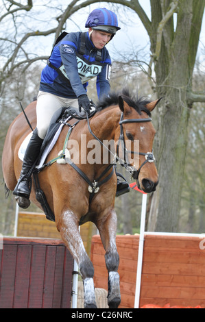 Zara Phillips in sella ad alta unito nel cross country fase del Nomad sezione avanzata P a Belton Horse Trials Foto Stock