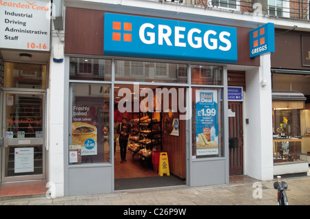 Greggs sandwich shop a Kingston Upon Thames, London, Regno Unito. Foto Stock
