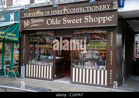 Il signor Simms olde Sweet Shoppe a Kingston Upon Thames, London, Regno Unito. Foto Stock