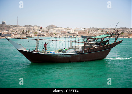 Dhow in porto sulla isola di Masirah, Oman Foto Stock