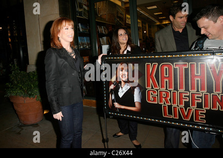 Il comico Kathy Griffin arriva a Barnes and Noble per il suo libro firma, 'ufficiale dei club del libro " Selezione di Los Angeles in California Foto Stock