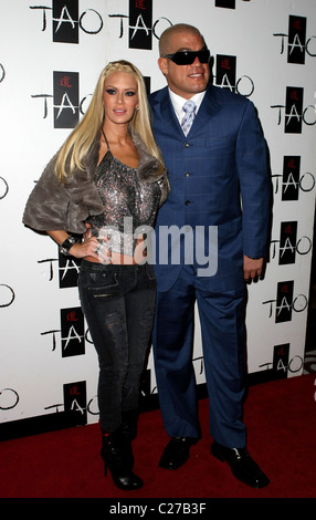 Jenna Jameson e Tito Ortiz Tito Ortiz ospita un dopo la lotta party al TAO nightclub all'interno del Venetian Resort Casino Las Foto Stock