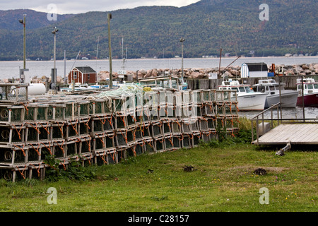 Barche a base di aragosta e trappole, Ingonish punto, Cape Breton, Nova Scotia, Canada Foto Stock