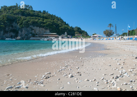 Corfù, Grecia. Ottobre. Vista di una delle spiagge di Paleokastritsa, Palaiokastritsa. Foto Stock