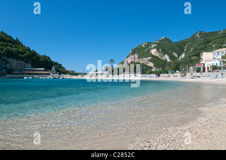 Corfù, Grecia. Ottobre. Vista di una delle spiagge di Paleokastritsa, Palaiokastritsa. Foto Stock