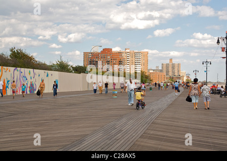 Il Coney Island Boardwalk, Brooklyn Foto Stock