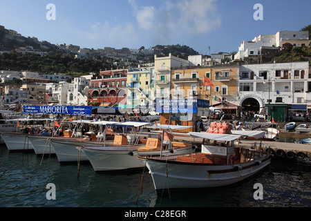 Marina Grande porto, l'isola di Capri, la baia di Napoli, Italia Foto Stock