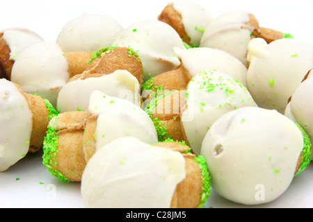 Frollini a forma di testa di fungo con latte condensato Foto Stock