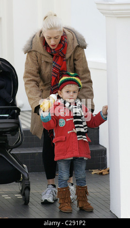 Gwen Stefani portare suo figlio Kingston Rossdale per una passeggiata a Londra, Inghilterra - 15.12.09 : .com Foto Stock