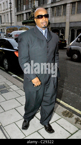 MC Hammer aka Stanley Kirk Burrell fuori il Claridges Hotel Londra Inghilterra - 08.12.09 Mark Douglas/ Foto Stock