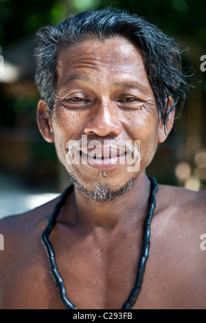 Mare Moken gypsy chief ritratto, Ko Surin, Khuraburi Phangnga Thailandia Foto Stock