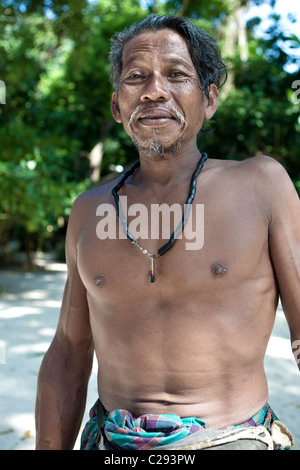 Mare Moken gypsy chief ritratto, Ko Surin, Khuraburi Phangnga Thailandia Foto Stock