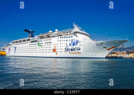 Crociere Ibero (Ibero Cruceros) nave da crociera Grand Holiday ormeggiate nel porto di Tolone Francia Foto Stock