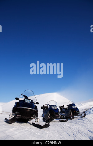 Tre motoslitte su un outdoor paesaggio invernale Foto Stock