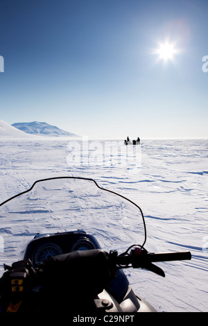 Tre motoslitte su un outdoor paesaggio invernale Foto Stock