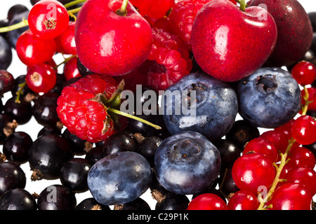 Freschi mescolati lampone, ciliegia, Billberry, rosso e ribes nero Foto Stock