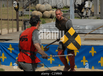 In Francia, Barbablù del castello e Tiffauges fa storia prende vita con periodo reenactments e spettacoli medievali Foto Stock