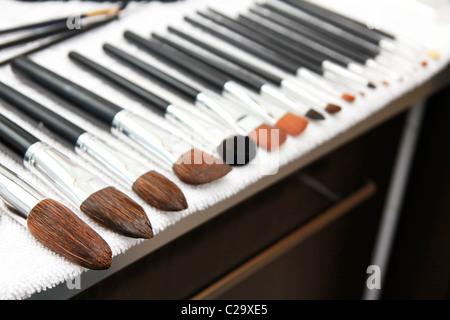 Processo di pulizia per il make-up pennelli Foto Stock