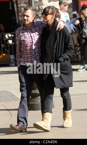 Giovanni Ribisi e sua moglie Mariah O'Brien fuori e circa lo shopping natalizio di Los Angeles, California - Agente 23.12.09 47/ Foto Stock