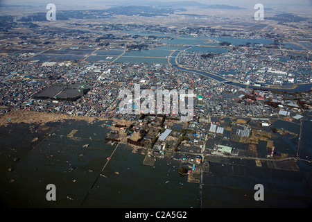 Vista aerea del danno a Higashimatsushima, Prefettura di Miyagi dopo un 9. 0 Grandezza del terremoto e del conseguente tsunami Foto Stock