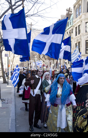 2011 Greco Independence Day Parade lungo la Quinta Avenue in New York City. Foto Stock