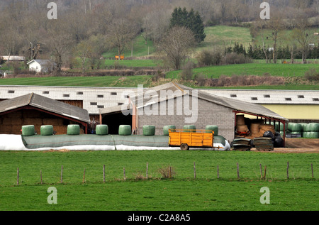 Moderno edificio agricolo, Ceyssat Puy de Dôme, Auvergne, Francia Foto Stock