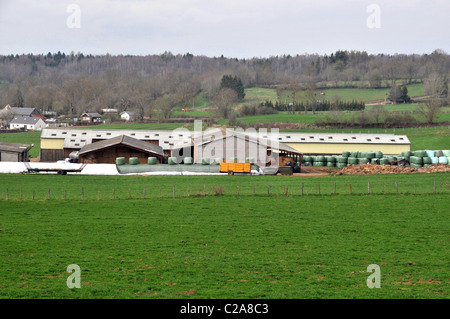 Moderno edificio agricolo, Ceyssat Puy de Dôme, Auvergne, Francia Foto Stock