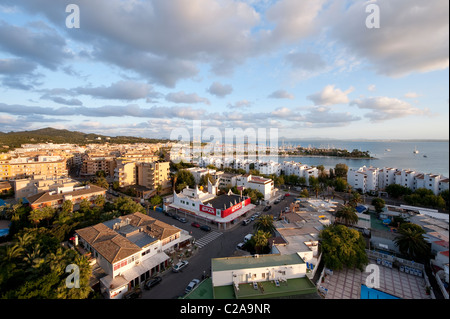 Bella vista aerea del resort di Puerto de Alcudia, Mallorca, Spagna Foto Stock