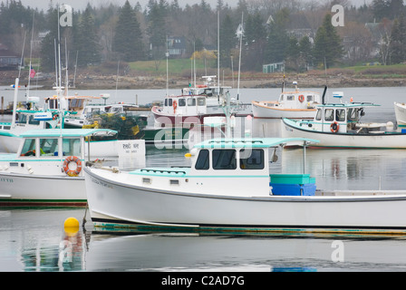 Lobster barche ormeggiate in porto basso, isola di Mount Desert Maine, Stati Uniti d'America Foto Stock