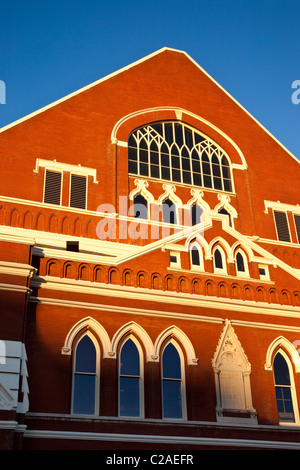 Bagliore di sole sul Ryman Auditorium (1891) - storica casa originale del Grand Ole Opry, Nashville, Tennessee, USA Foto Stock