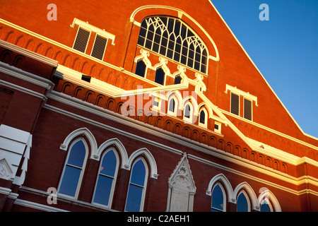 Bagliore del sole che tramonta il Ryman Auditorium (1891) - versione originale storica sede della Grand Ole Opry, Nashville Tennessee USA Foto Stock