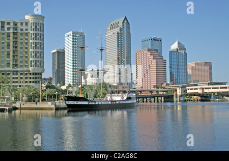 Nave storica Jose Gasparilla skyline Hillsborough Bay 2008, Tampa Florida Foto Stock