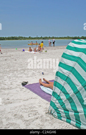 Le persone in spiaggia Tigertail Marco Island Florida Foto Stock