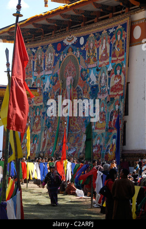 Thanka gigante al Talo Tsechu (Talo festival), Talo monastero vicino Punakha, Bhutan Foto Stock