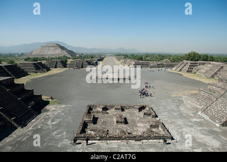 Messico, Teotihuacan, vista del viale dei morti e la Plaza di la luna Foto Stock
