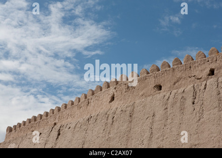 Uzbekistan, Khiva, Itchan Kala, mura antiche della città Foto Stock