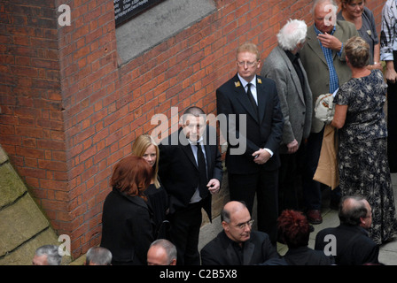 Shaun Ryder i funerali di Tony Wilson, il fondatore di "Factory Records". Il servizio è tenuto presso la gemma nascosta chiesa Foto Stock