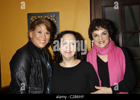 Doreen Montalvo, Olga Merediz e Priscilla Lopez al dopo la festa per celebrare la notte di apertura per il nuovo cast di Tony Foto Stock
