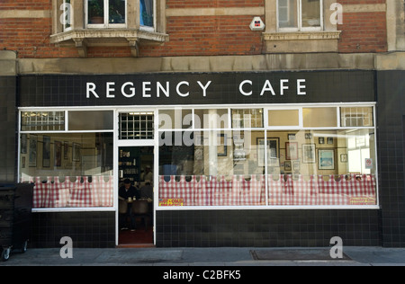 Regency Café, Regency Street, Westminster Londra SW1 UK. 2011 2010 HOMER SYKES Foto Stock