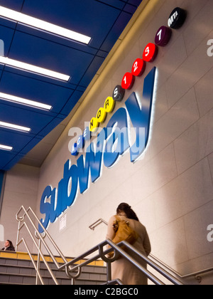 La stazione della metropolitana, 42nd Street e la 8th Avenue, Times Square NYC Foto Stock