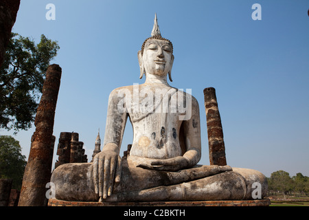 Statura di Buddha in Sukhothai Historical Park, sukhothai, Thailandia Foto Stock