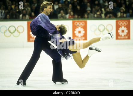 Torvill e Dean (GBR) oro medaglia eseguire Bolero per un punteggio perfetto nella danza di Pattinaggio di Figura al 1984 Olimpiadi Foto Stock