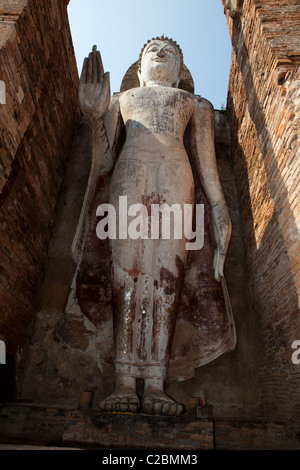 Statura di Buddha in Sukhothai Historical Park, sukhothai, Thailandia Foto Stock