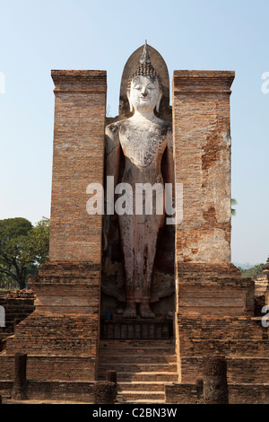 Statura di Buddha in Sukhothai Historical Park, sukhothai, Thailandia Foto Stock