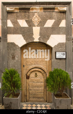 A Damasco in Siria Bazaar old palace house porta in legno Foto Stock